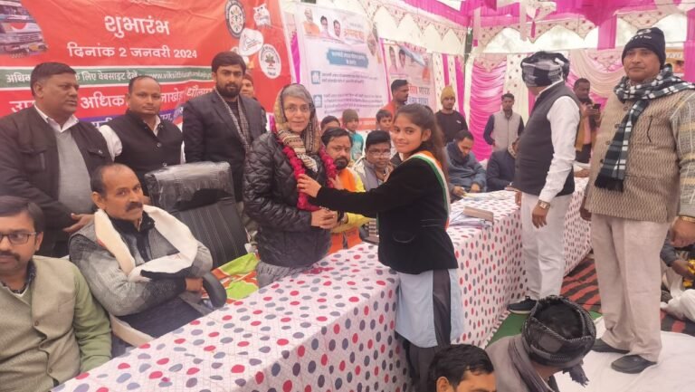 विकसित भारत संकल्प यात्रा में योजनाओं की दी जानकारी।