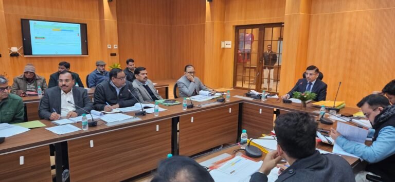 राजस्व वसूली विकास कार्यों की समीक्षा बैठक संपन्न, जनपद स्तर पर उत्तर प्रदेश दिवस’’ के सफल आयोजन निर्देशानुसार पूर्ण करें