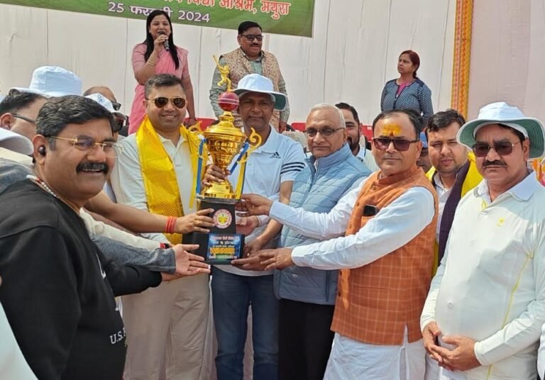 ब्रज प्रेस क्लब द्वारा पुलिस प्रशासन एवं पत्रकार एकादश सद्भावना मैच संपन्न -टॉस जीते पर मैदान पर हारे पत्रकार ,मैन ऑफ द मैच रहे पुलिस कप्तान,ऐसे आयोजनों से फिटनेस,सद्भाव बनता है:जिलाधिकारी