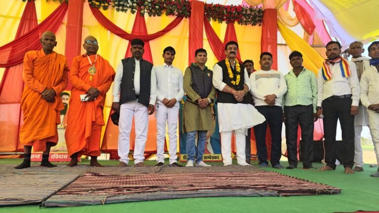 संत रविदास संत समाज के ऊर्जावान नेतृत्वकर्ता- डाॅ० संदीप सरावगी  संत रविदास के 647वें प्राकट्योत्सव पर सामूहिक विवाह एवं विभिन्न कार्यक्रमों का आयोजन