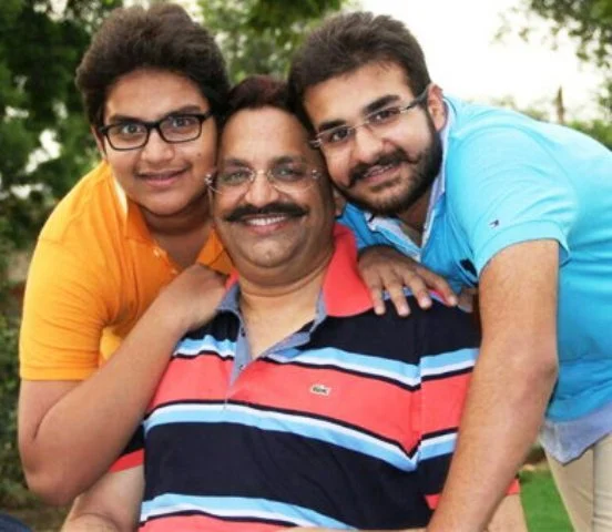 Mukhtar-Ansari-with-his-elder-son-Abbas-left-and-younger-son-Umar-right