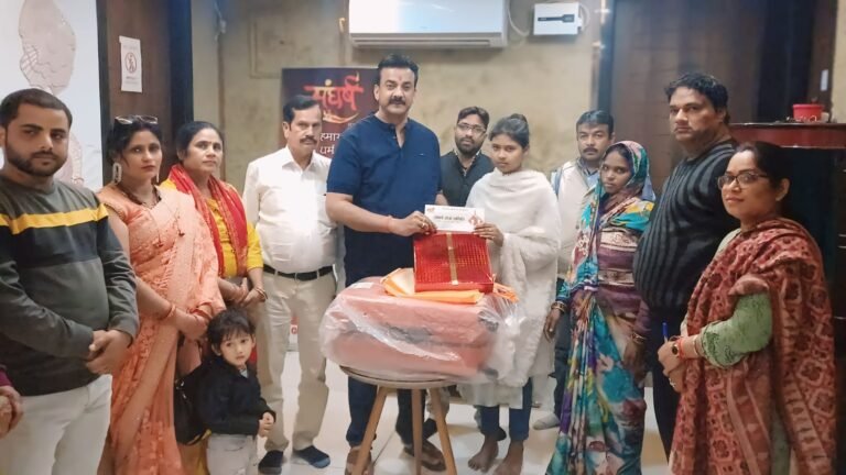 आर्थिक सहयोग एवं उपहार देकर वर्षा के विवाह हेतु संदीप सरावगी ने किया सहयोग, किसी कन्या के विवाह में सहयोग करना और सम्मिलित होना हमारा सौभाग्य- डॉ० संदीप
