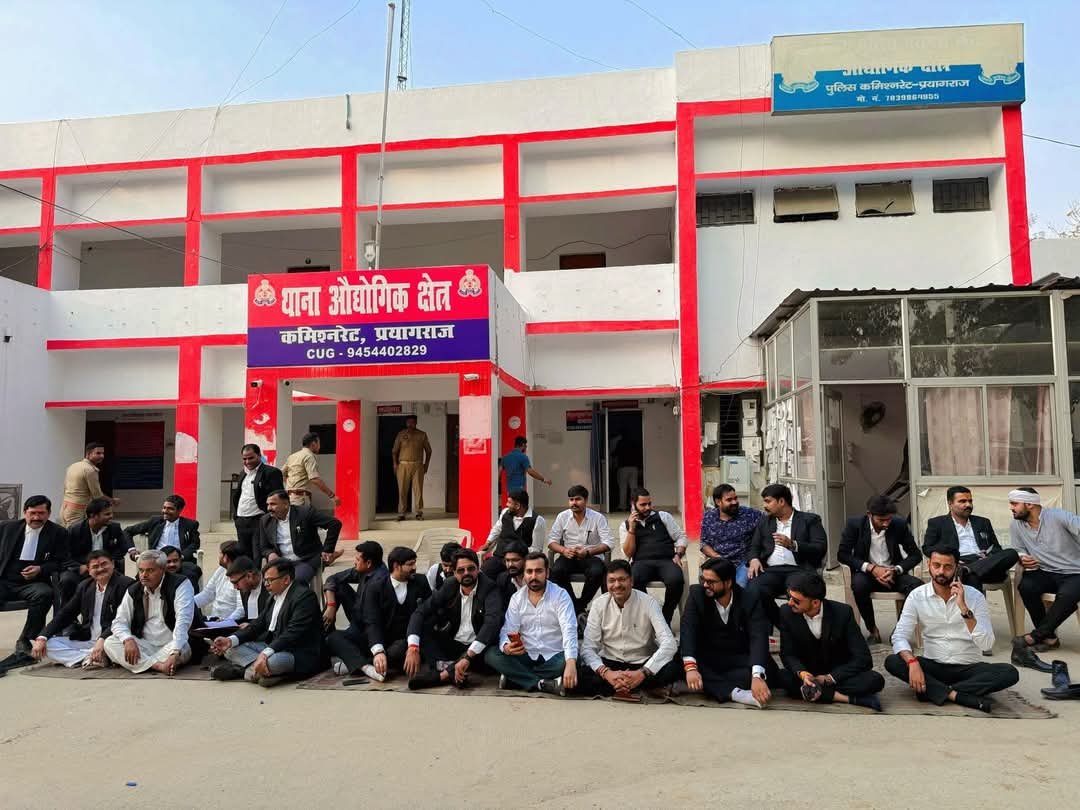 फिल्म अभिनेता अनुराग कश्यप के विवादित बयान के बाद प्रयागराज में ब्राह्मणों का फूटा गुस्सा, किया पुतला दहन