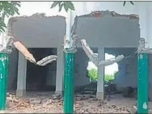 pilibhit_masjid_demolistion_1747139928462_1747139928836