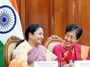 Atishi_with_Delhi_CM_Rekha_Gupta_HT_Photo_1742893639462_1751800438168