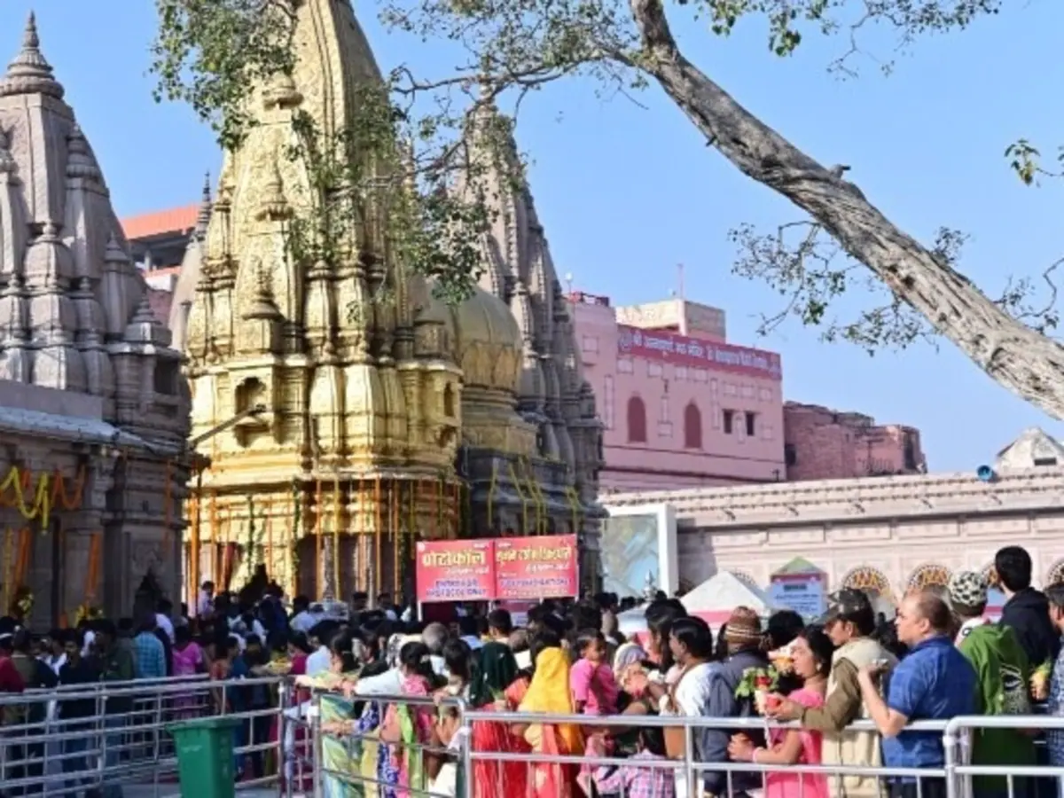 महाशिवरात्रि पर काशी में आस्था का सैलाब, बसपा रैली राजनीति से मजबूत करेगी पकड़