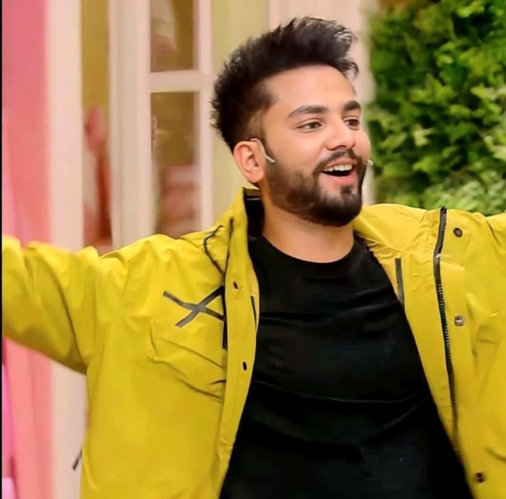 एल्विश यादव केस में बड़ा ट्विस्ट, सुप्रीम कोर्ट से मिली राहत