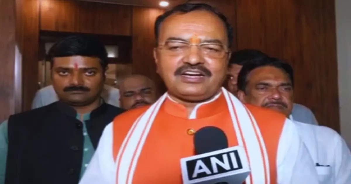 उड़ान के दौरान हेलिकॉप्टर में धुआं, केशव प्रसाद मौर्य की इमरजेंसी लैंडिंग