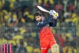 17 साल बाद दोहराया गया कारनामा! Rajat Patidar ने Adam Gilchrist की बराबरी कर मचाई सनसनी