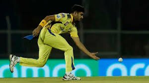 मुश्किल वक्त में भी डटे रहे मुकेश चौधरी, CSK गेंदबाज ने दिखाया सचिन-कोहली वाला जज्बा