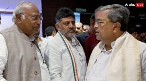 कर्नाटक CM डिबेट गरमाई, खरगे बोले—सोनिया गांधी ही तय करती हैं मेरा हर कदम