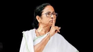 ममता बनर्जी को बड़ा झटका, टीएमसी का खाता फ्रीज करने की उठी मांग