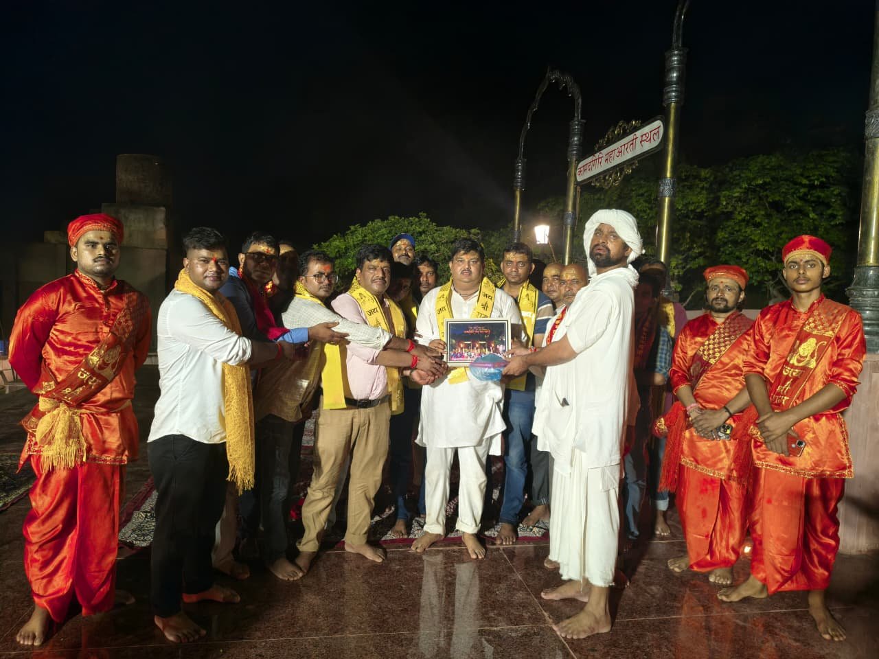 कामतानाथ बाबा के दरबार में गूँजी टीबी कर्मचारियों की प्रार्थना—हे प्रभु! सरकार कर्मचारियों के सम्मान, सुरक्षा और स्थायित्व की हमारी विनम्र पुकार सुने।