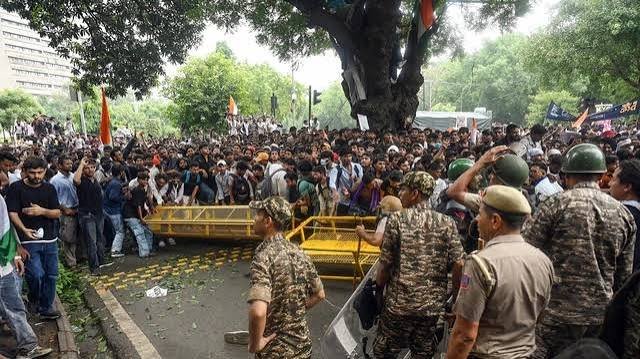 पैलेट गन पर सुप्रीम कोर्ट की अहम टिप्पणी, सरकार को पीड़ितों के इलाज के दिए आदेश