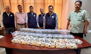दीवारों के पीछे छिपा था खजाना! पूर्व ARTO ललित के घर से सोना, चांदी और कैश बरामद