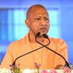 बिना नाम लिए अखिलेश पर बरसे सीएम योगी, काशी से साधा सपा पर निशाना