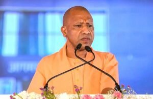 बिना नाम लिए अखिलेश पर बरसे सीएम योगी, काशी से साधा सपा पर निशाना