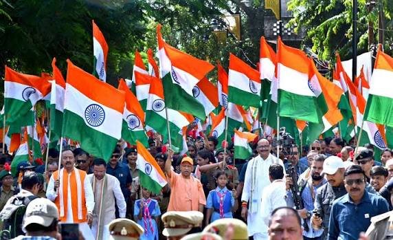 लखनऊ यूनिवर्सिटी में स्वतंत्रता दिवस की धूम, ‘वंदे मातरम्’ के जयघोष से गूंजा परिसर