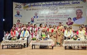 दीक्षांत समारोह में राज्यपाल बोलीं- बेटियां हर क्षेत्र में बेटों को छोड़ रहीं पीछे