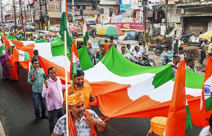 झारखंड छात्र आंदोलन ने निकाली विशाल तिरंगा यात्रा, देशभक्ति के रंग में रंगी रांची