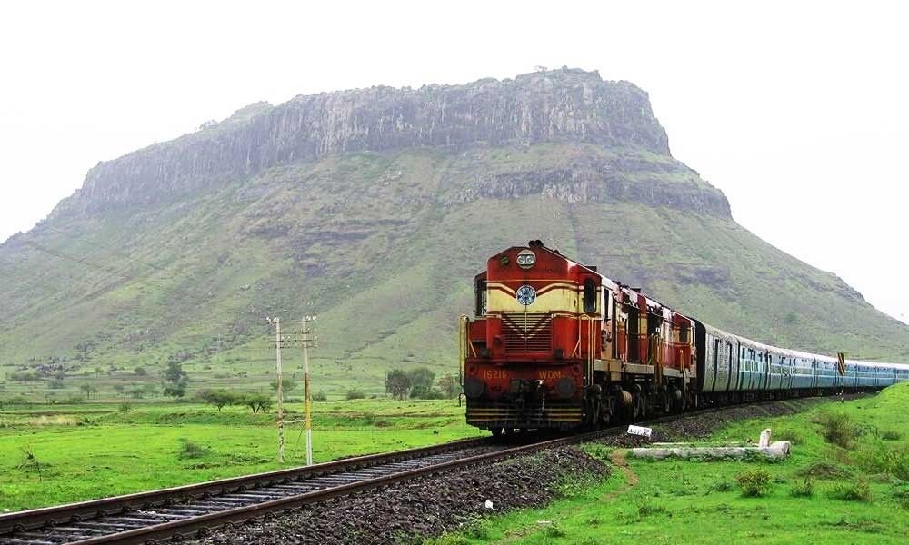 बैंक स्ट्राइक का रेलकर्मियों की सैलरी पर असर नहीं, पहले ही खाते में पहुंचेगा वेतन