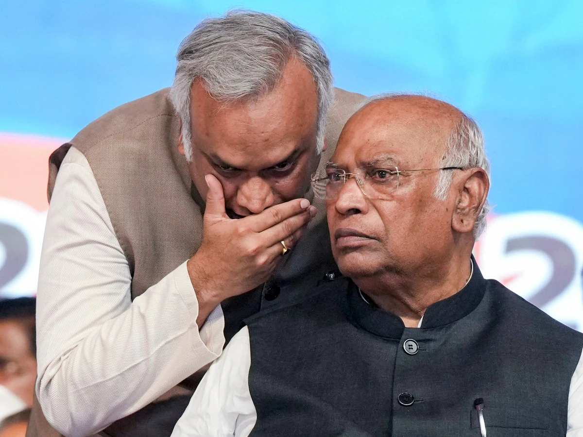 वंदे मातरम पर विवाद गहराया, गृह मंत्री ने दी इस्तीफे की पेशकश