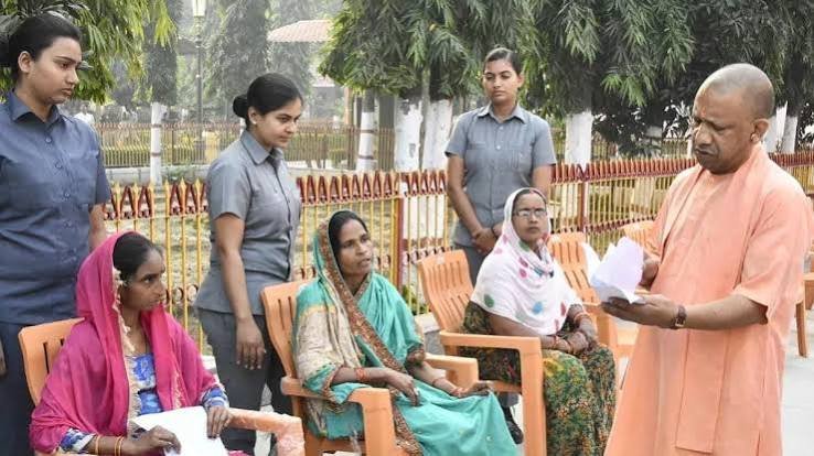 सीएम योगी का जनता दर्शन, जमीन कब्जे की शिकायतों पर सख्त कार्रवाई