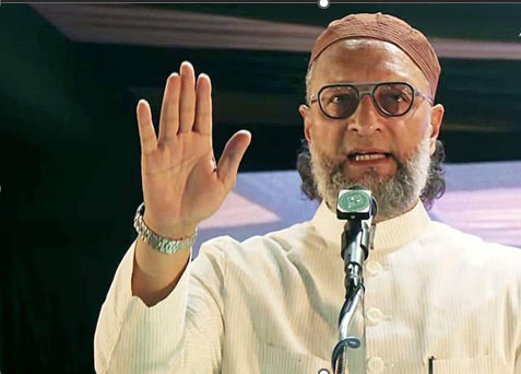 यूपी में ओवैसी का ‘लाल टोपी’ पर बयान, अखिलेश यादव को लेकर सियासी चर्चा तेज