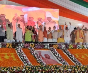 योगी सरकार का बड़ा फैसला: ग्राम प्रहरियों को बढ़ा हुआ मानदेय, आयुष्मान कार्ड और मोबाइल