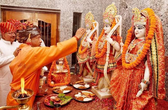 योगी आदित्यनाथ का बड़ा बयान, जाति के नाम पर समाज बांटने वालों को घेरा