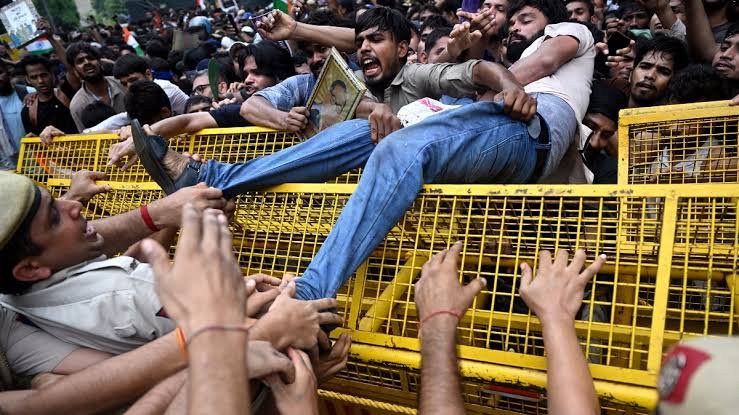 ‘बैरिकेड्स न तोड़ें, शांति बनाए रखें’, दिल्ली में प्रदर्शन को लेकर KJP की अपील